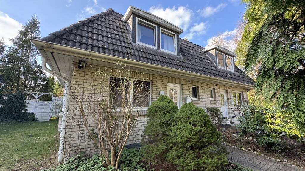 Doppelhaushälfte zur Miete 1.990 € 4 Zimmer 106,7 m² frei ab 01.05.2026 Saseler Chaussee 271 Sasel Hamburg / Sasel 22393