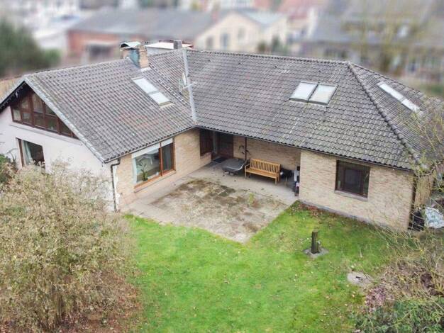 Einfamilienhaus zum Kauf 365.000 € 8 Zimmer 251 m² 1.902 m² Grundstück Versmold 33775