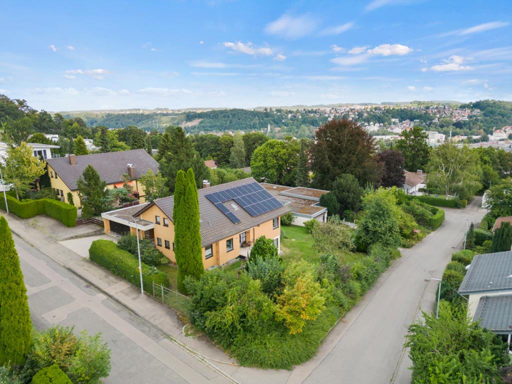 Einfamilienhaus zum Kauf 987.000 € 7,5 Zimmer 282 m²<br/>Wohnfläche 1.002 m²<br/>Grundstück Kernstadt Biberach an der Riß 88400