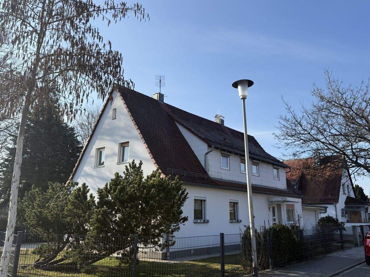 Immobilie in Schwaig bei Nürnberg - Familienfreundliches Zweifamilienhaus in Schwaig bei Nürnberg - Bild 1