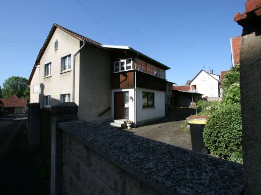 Einfamilienhaus zum Kauf 125.000 € 4 Zimmer 130 m² 547 m² Grundstück Mittlere Gasse 2 Eyershausen Bad Königshofen i.Grabfeld 97631