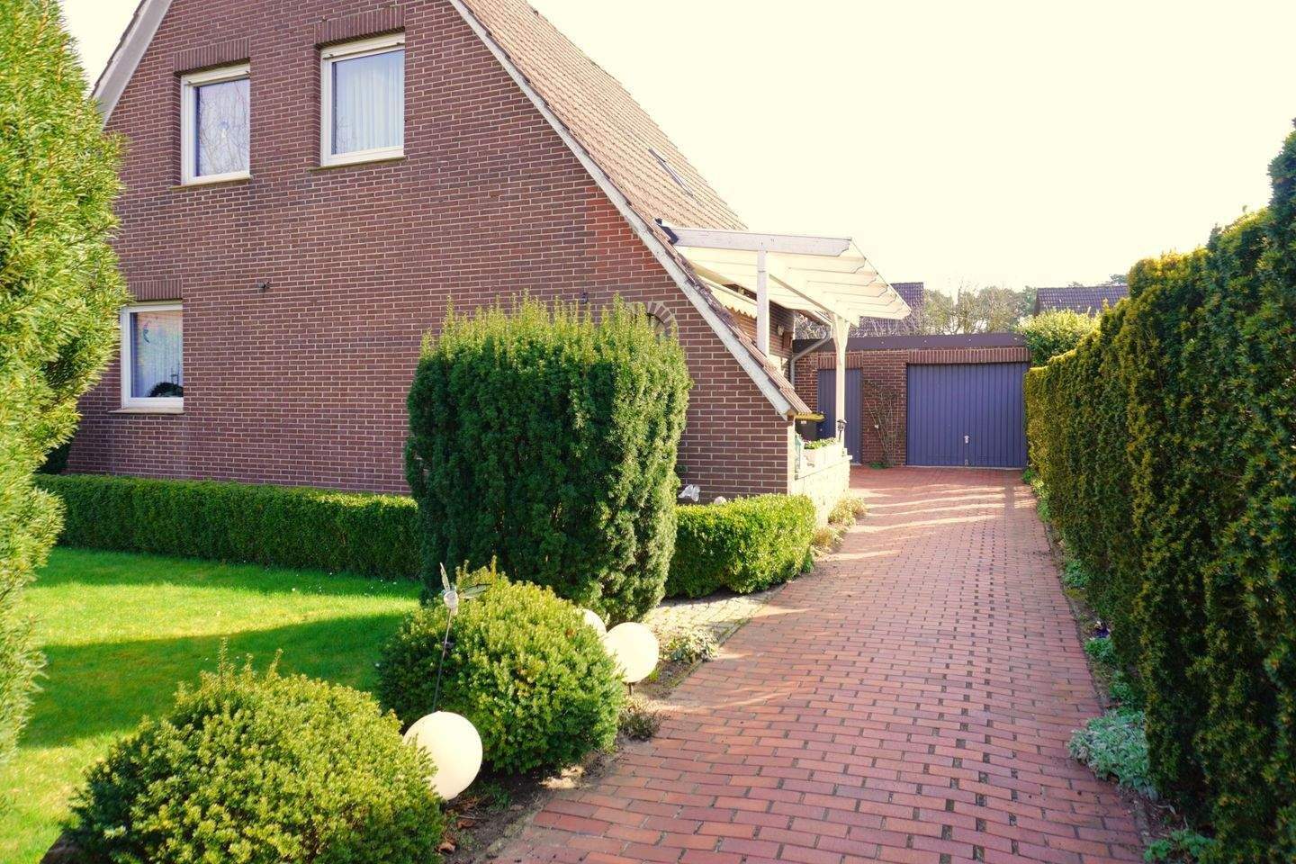 Immobilie in Lingen (Ems) - Gepflegtes Einfamilienhaus in idyllischer Siedlungslage auf Erbpachtgrundstück - Bild 2