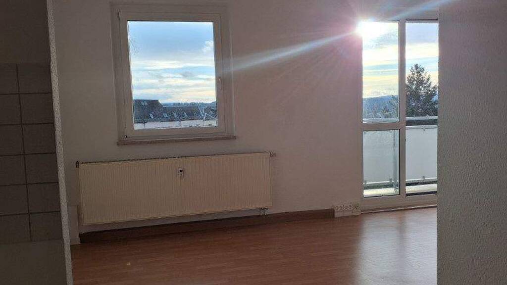 Wohnung zur Miete 378 € 3 Zimmer 57,8 m² 4. Geschoss Stauffenbergstraße 37 Westend Plauen 08523