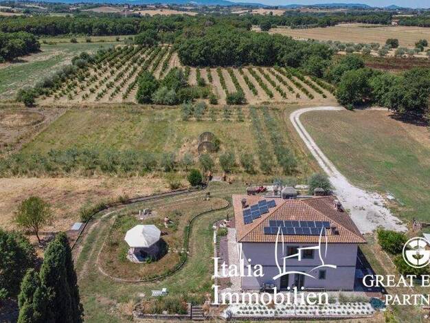 Bauernhaus zum Kauf 365.000 € 8 Zimmer 140 m² 21.000 m² Grundstück Castiglione del Lago 06061