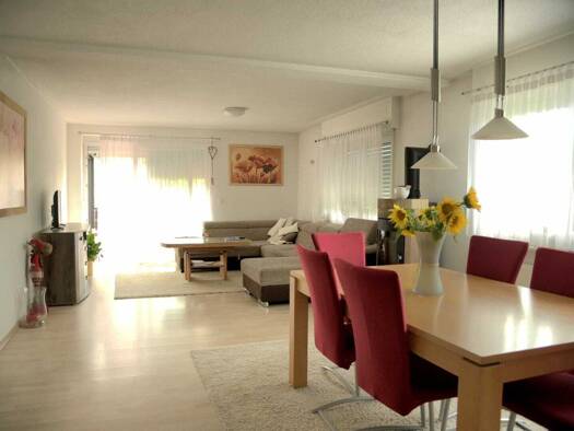 Einfamilienhaus zum Kauf 554.000 € 9 Zimmer 210 m² 1.225 m² Grundstück Reutlingen / Bronnweiler 72770