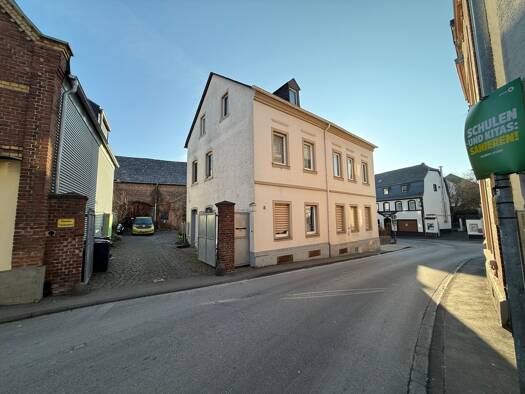 Mehrfamilienhaus zum Kauf 499.000 € 9 Zimmer 210 m² 859 m² Grundstück frei ab 01.12.2025 Metternich Koblenz - Metternich 56072