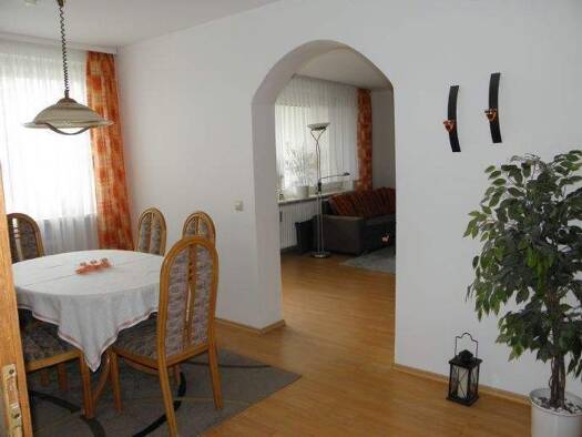 Wohnung zur Miete 650 € 4,5 Zimmer 110 m² EG Coburg 96450