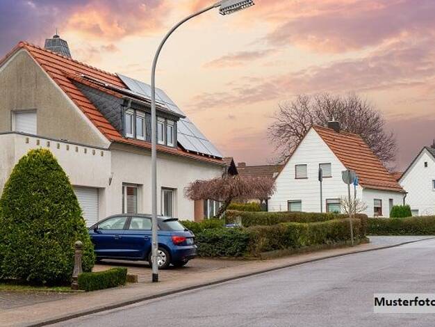 Doppelhaushälfte zum Kauf 121.000 € 5 Zimmer 119 m² 373 m² Grundstück Meerfeld Meerfeld 54531