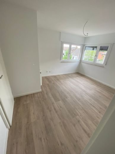 Wohnung zur Miete 810 € 4 Zimmer 90,2 m²<br/>Wohnfläche 1.<br/>Geschoss 01.11.2024<br/>Verfügbarkeit Ötigheim 76470