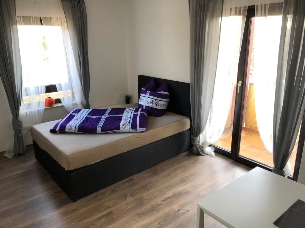 Wohnung zur Miete Wohnen auf Zeit 1.122 € 1 Zimmer 24 m²<br/>Wohnfläche 01.01.2025<br/>Verfügbarkeit Perreystraße Rheinau - Hafen Mannheim 68219