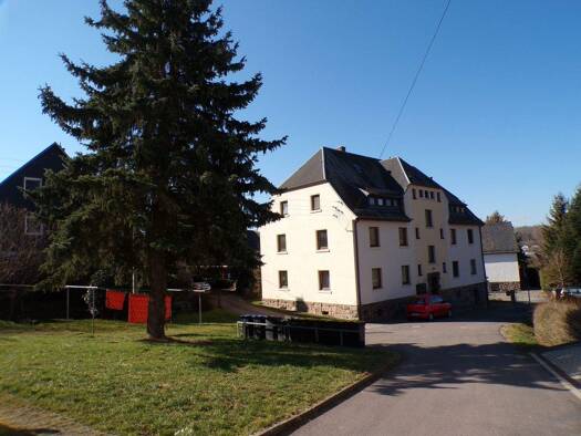 Mehrfamilienhaus zum Kauf 160.000 € 379 m² 1.320 m² Grundstück frei ab sofort Kriebethal Kriebstein 09648