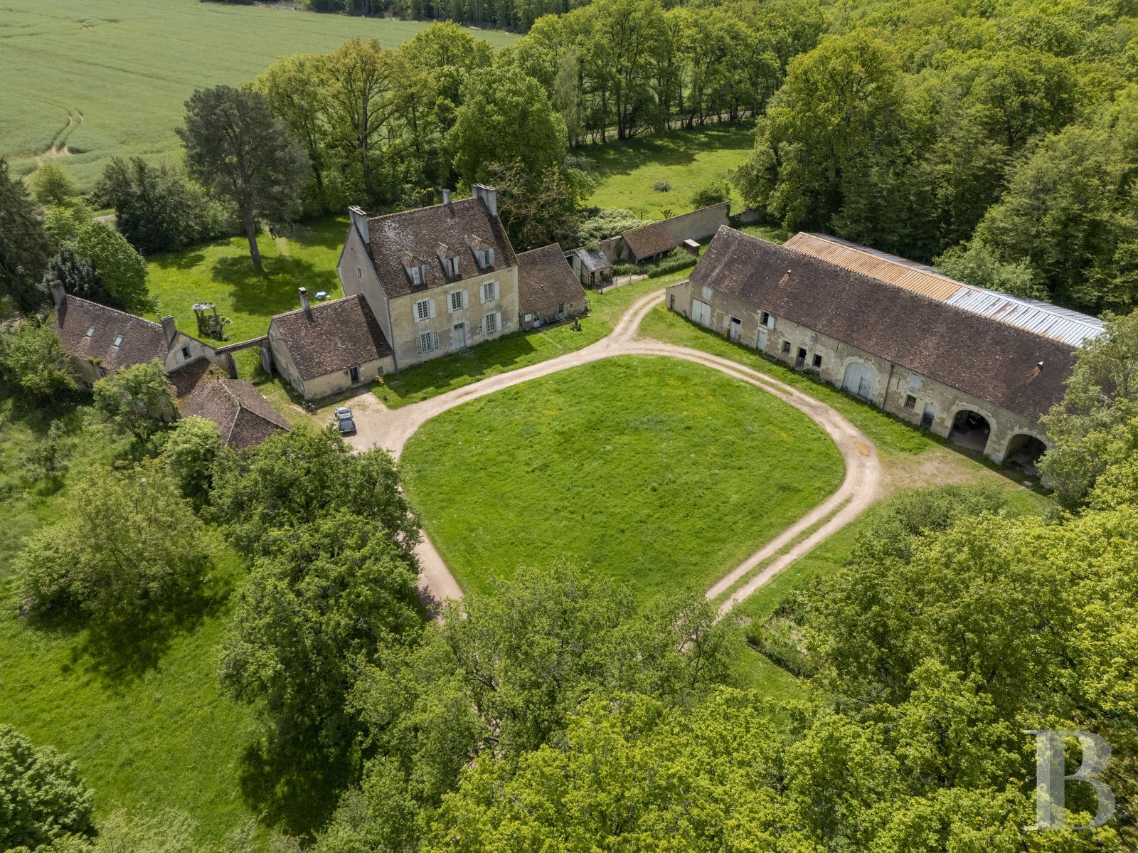 Herrenhaus zum Kauf 950.000 € 10 Zimmer 425 m²<br/>Wohnfläche 87.256 m²<br/>Grundstück Cosne-Cours-sur-Loire 58200