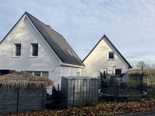 Wohnung zur Miete 650 € 2,5 Zimmer 65 m² frei ab sofort Hauptstraße 4 Neukirchen Malente 23714