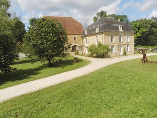 Haus zum Kauf 1.145.000 € 12 Zimmer 375 m² Rue du Château Corlée Langres 52200