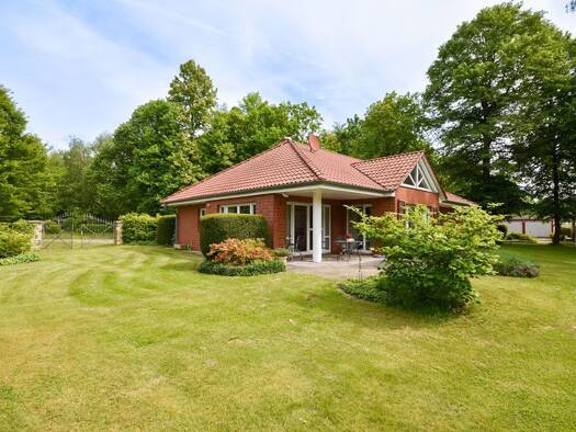 Haus zur Miete 1.780 € 4 Zimmer 143 m² 2.300 m² Grundstück Gartenstadt Braunschweig 38122