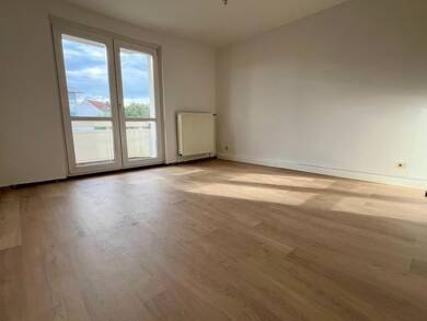 Wohnung zur Miete 460 € 1 Zimmer 50 m² Geschoss 3/4 frei ab sofort Frohe Zukunft Halle (Saale) 06118