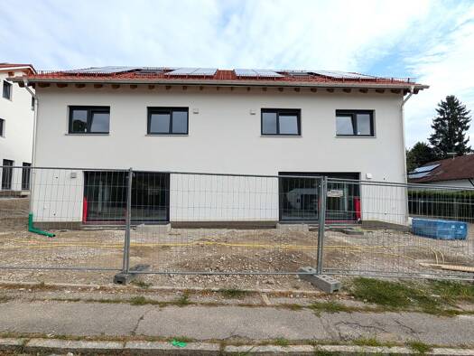 Doppelhaushälfte zur Miete - Erstbezug 1.990 € 5 Zimmer 141,7 m² 270 m² Grundstück frei ab 01.02.2027 Isen Isen 84424