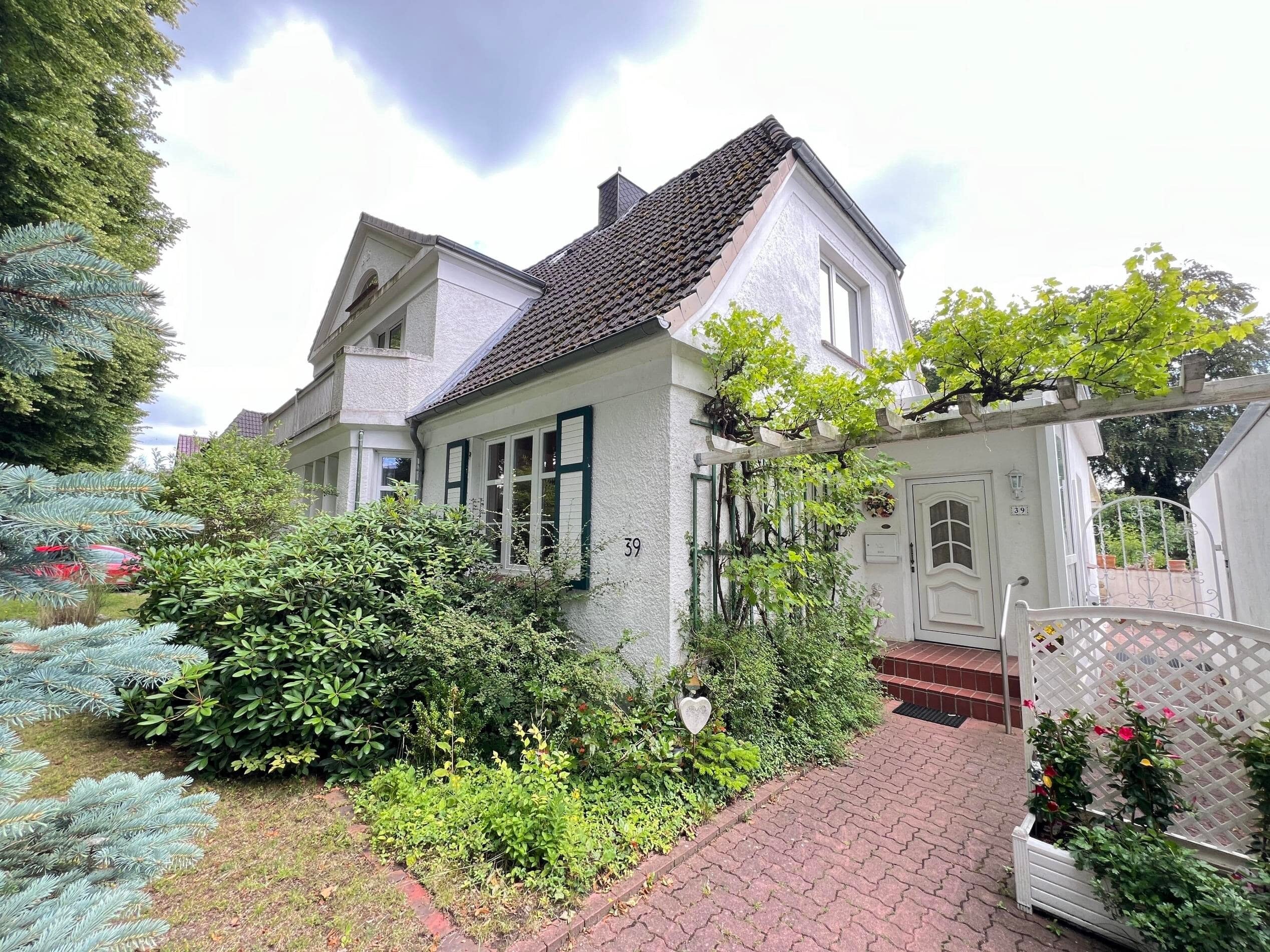 Doppelhaushälfte zum Kauf 367.000 € 4 Zimmer 105 m²<br/>Wohnfläche 743 m²<br/>Grundstück ab sofort<br/>Verfügbarkeit Wahlbezirk 6 Bad Schwartau 23611