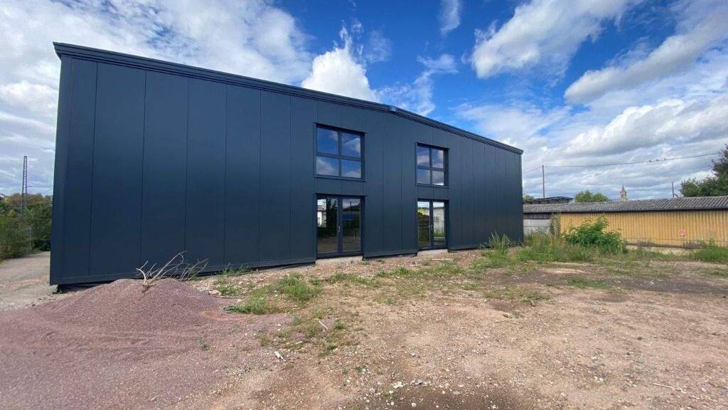 Große Lagerhalle (800 m² NF) zu verkaufen - attraktive Lage