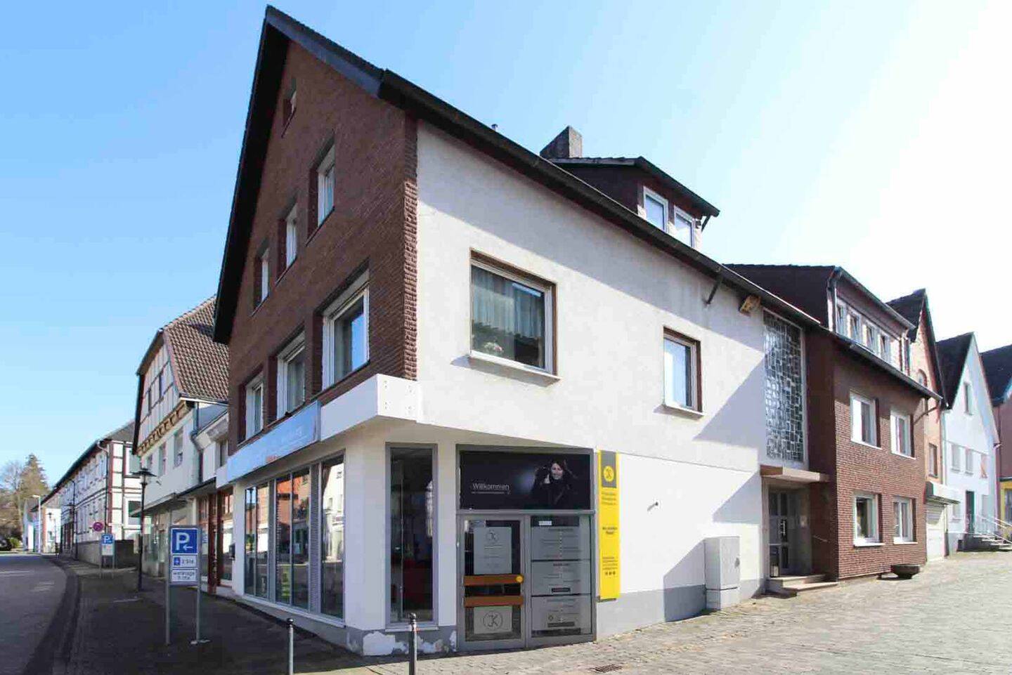 Immobilie in Nieheim - Wohn- und Geschäftshaus mit Entwicklungspotenzial im Zentrum von Nieheim - Bild 1