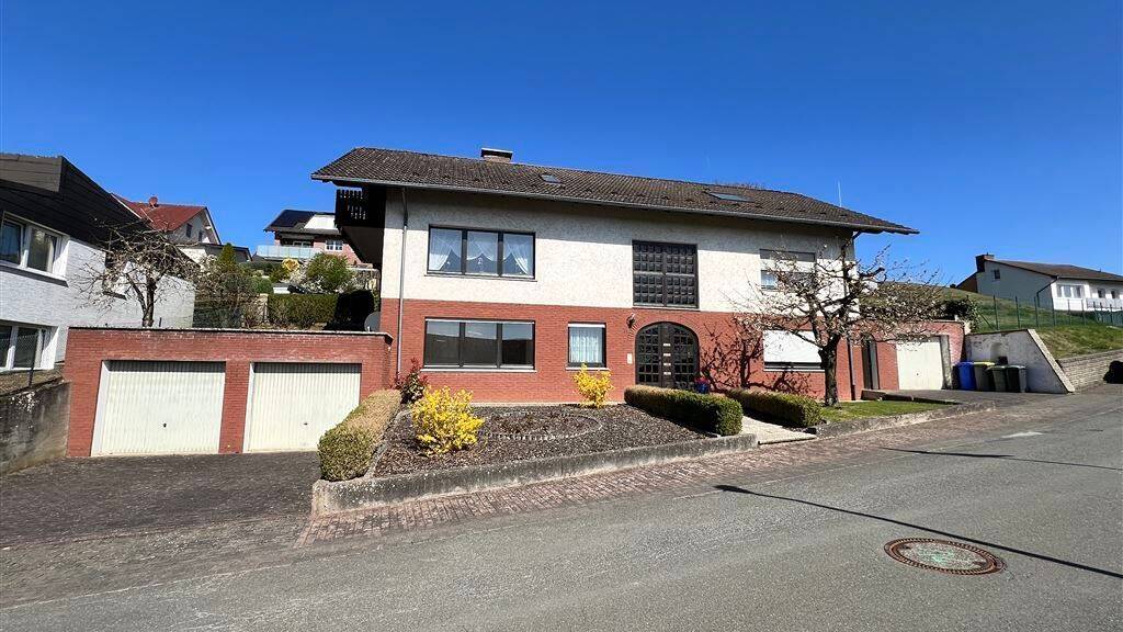 Mehrfamilienhaus zum Kauf 350.000 € 8 Zimmer 257 m² 910 m² Grundstück Zum Selsberg 31 Beverungen 37688