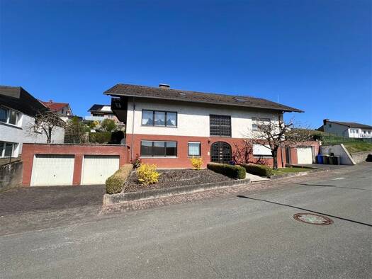 Mehrfamilienhaus zum Kauf 350.000 € 8 Zimmer 257 m² 910 m² Grundstück Zum Selsberg 31 Beverungen Beverungen 37688