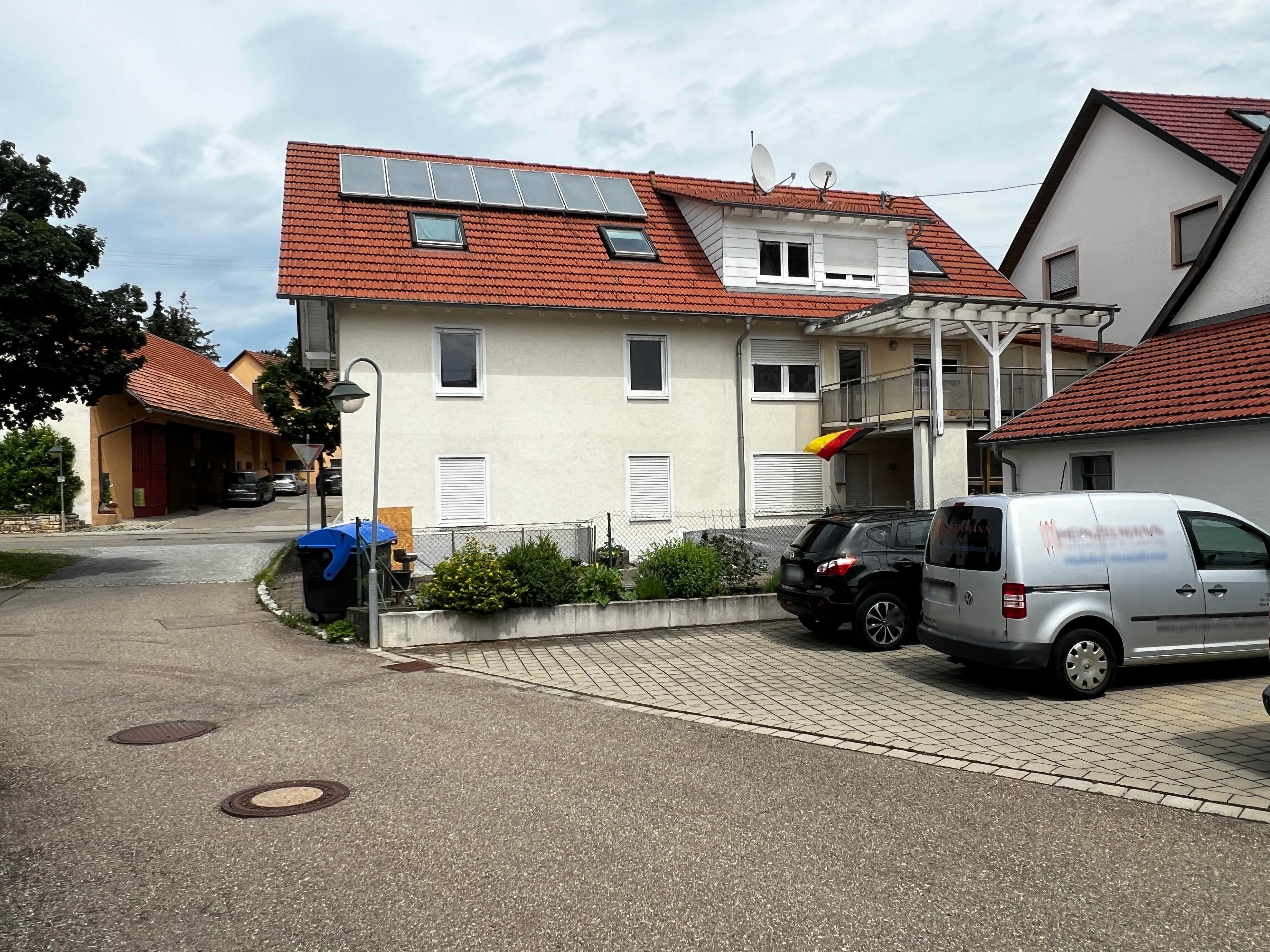 Mehrfamilienhaus zum Kauf 339.000 € 12 Zimmer 279 m²<br/>Wohnfläche 297 m²<br/>Grundstück ab sofort<br/>Verfügbarkeit Steinhilben Trochtelfingen 72818