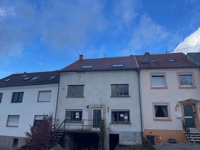 Reihenmittelhaus zum Kauf 59.000 € 6 Zimmer 100 m²<br/>Wohnfläche 206 m²<br/>Grundstück Heckendalheim Mandelbachtal 66399