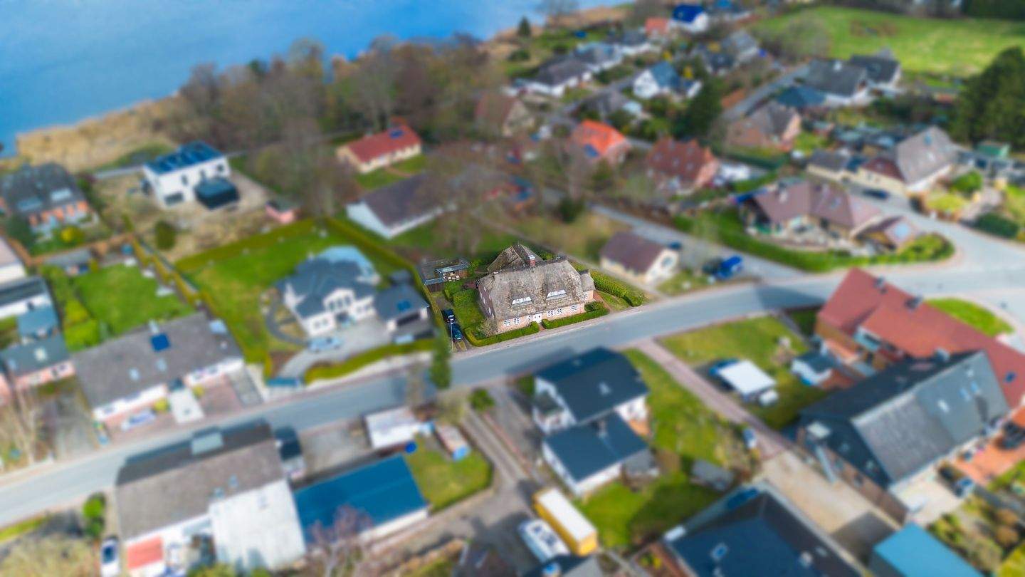 Immobilie in Fahrdorf - Historisches Reetdachhaus an der Schlei - großzügig, saniert und voller Möglichkeiten - Bild 2