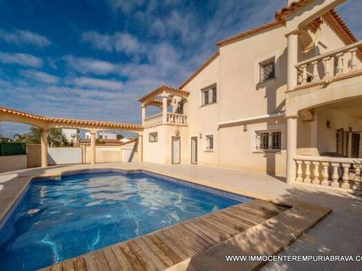 Haus zum Kauf 1.895.000 € 309 m² 841 m² Grundstück Empuriabrava 17487