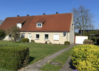 Doppelhaushälfte zum Kauf 125.000 € 3 Zimmer 73 m² 773 m² Grundstück frei ab 01.07.2025 Brunsbüttel 25541