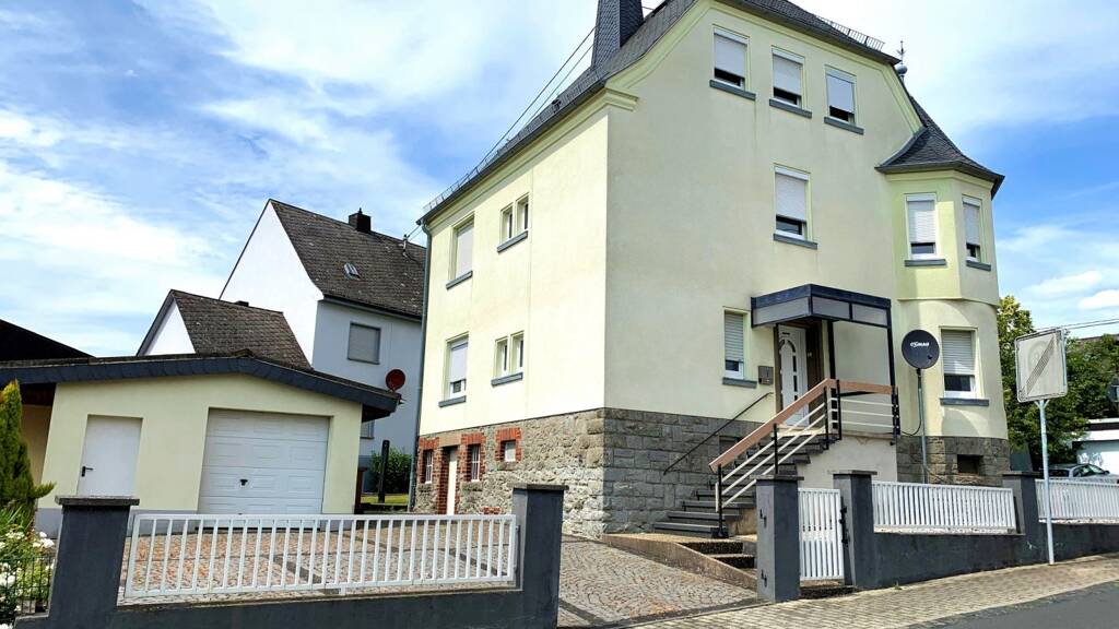 Mehrfamilienhaus zum Kauf 229.000 € 6 Zimmer 140 m² 592 m² Grundstück Siershahn 56427