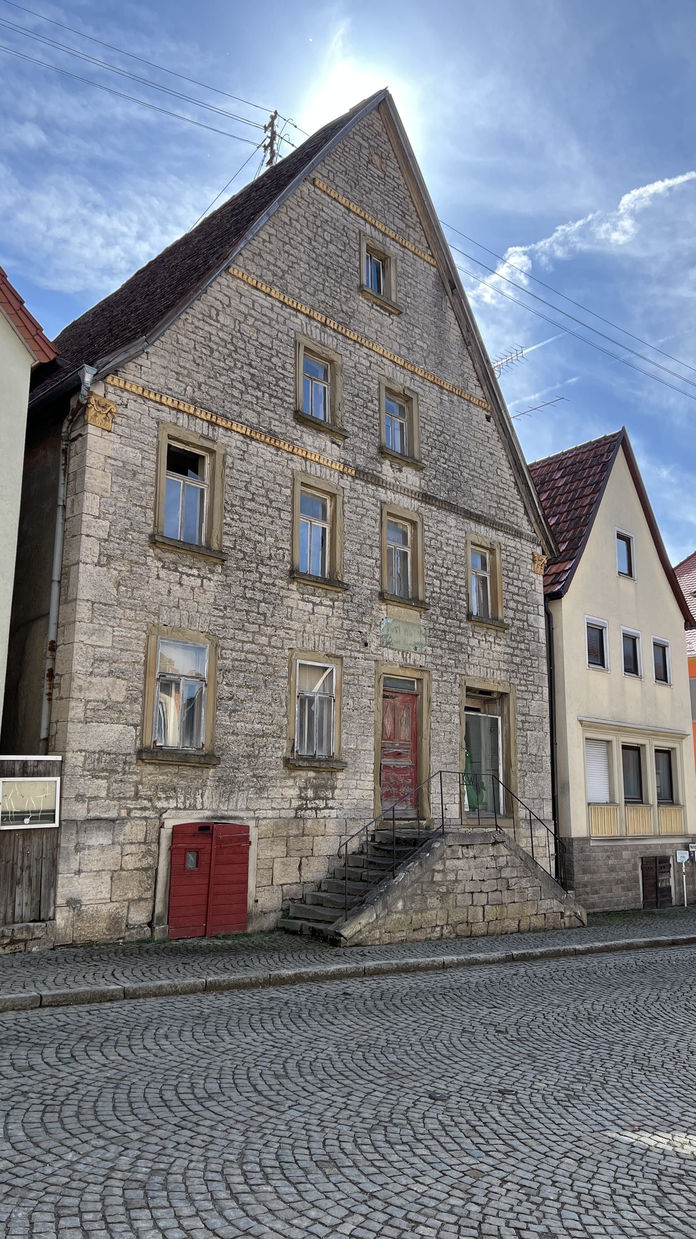 Haus zum Kauf 75.000 € 486 m²<br/>Wohnfläche 675 m²<br/>Grundstück Marktplatz 25 Aub Aub 97239