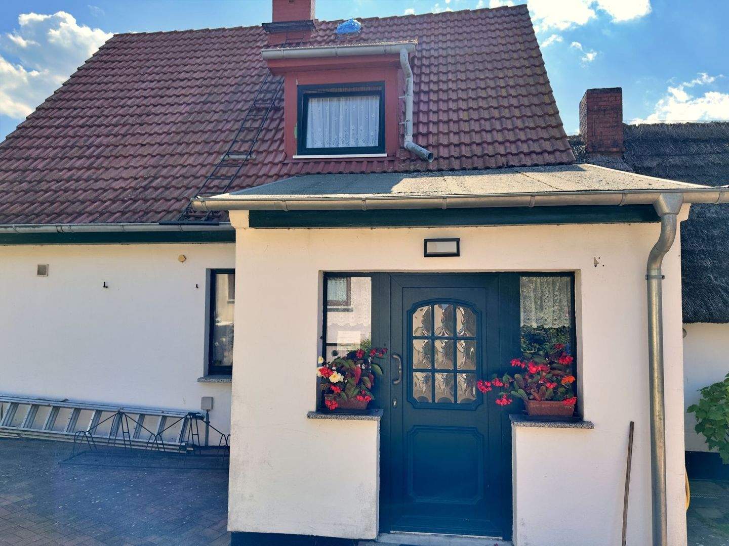 Immobilie in Ückeritz - Gemütliches Einfamilienhaus mit Ferienwohnung im DG und Ferienzi. im NG auf Usedom - Bild 1