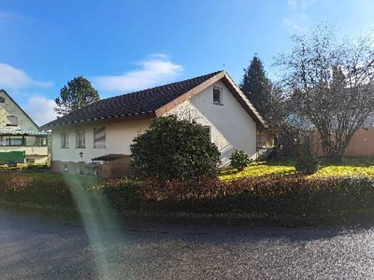 Bungalow zum Kauf provisionsfrei 390.000 € 5 Zimmer 157 m² 786 m² Grundstück Jestetten 79798