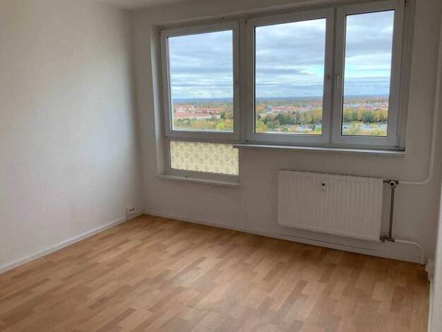 Wohnung zur Miete 322 € 2 Zimmer 48,4 m² 14. Geschoss frei ab 01.02.2026 Zwickauer Str. 68 Marienbrunn Leipzig 04277
