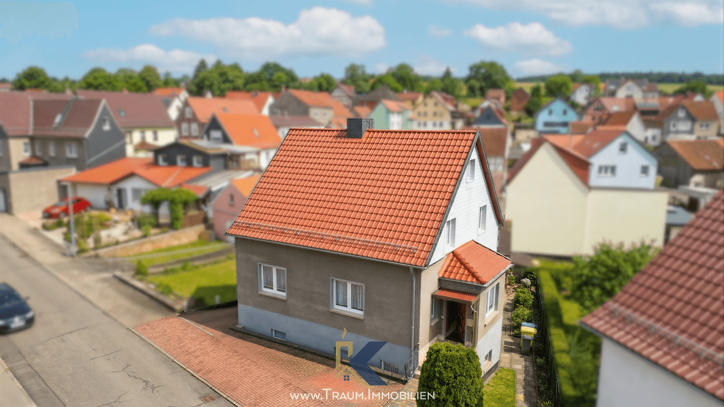 Immobilie in Südeichsfeld - Charmantes Einfamilienhaus mit viel Platz und vielseitigen Nutzungsmöglichkeiten in Heyerode - Bild 0