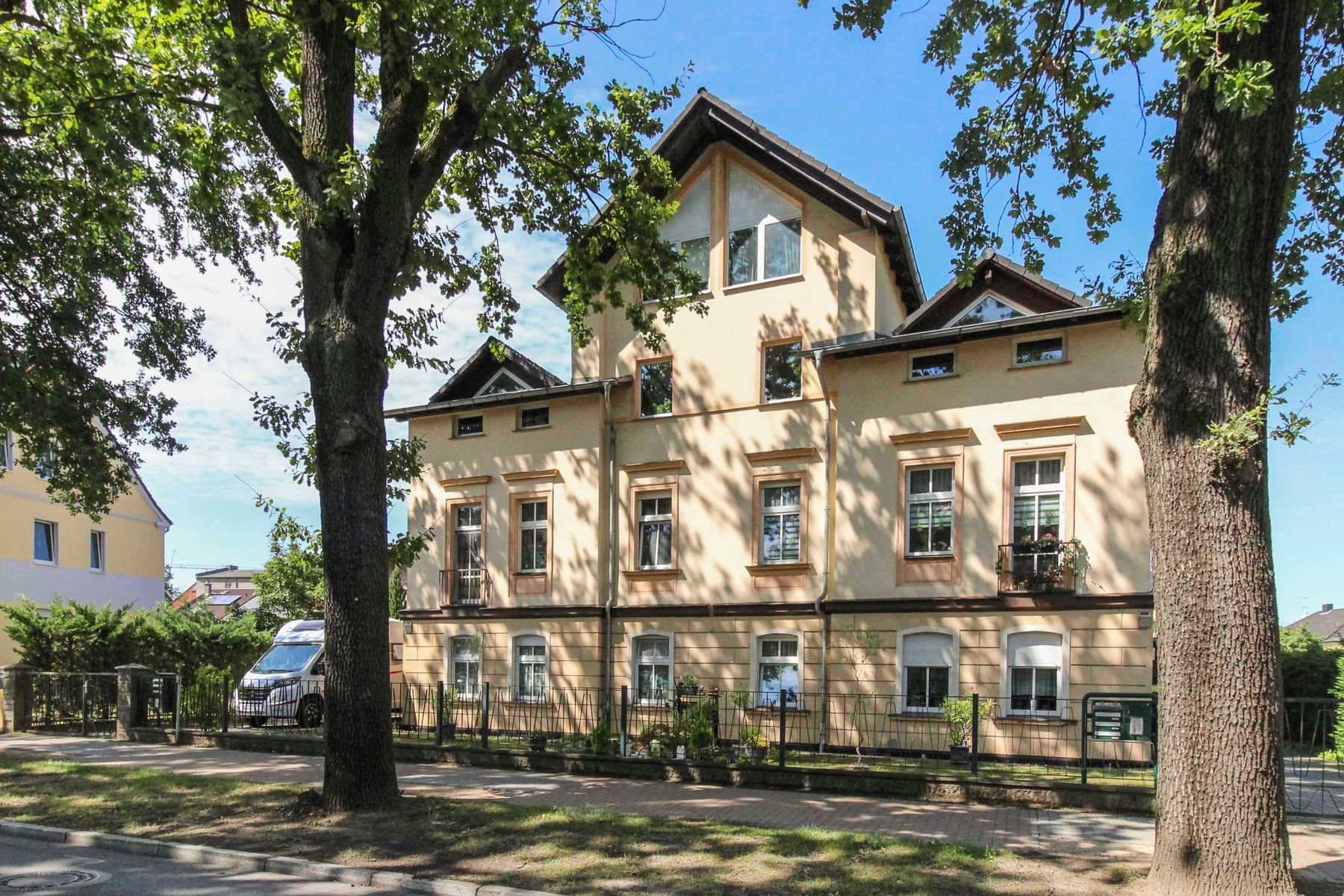 Mehrfamilienhaus zum Kauf 1.100.000 € 16 Zimmer 443 m²<br/>Wohnfläche 1.118 m²<br/>Grundstück Oranienburg Oranienburg 16515