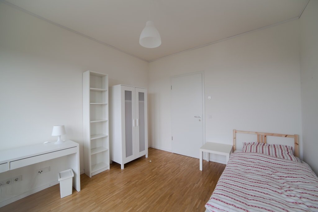 Wohnung zur Miete Wohnen auf Zeit 920 € 6 Zimmer 15 m²<br/>Wohnfläche 04.02.2025<br/>Verfügbarkeit Erika-Mann-Straße 47 Marsfeld München 80636