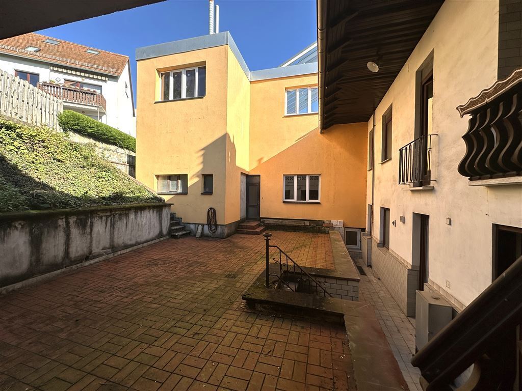 Mehrfamilienhaus zum Kauf 299.000 € 20 Zimmer 305 m²<br/>Wohnfläche 651 m²<br/>Grundstück ab sofort<br/>Verfügbarkeit Bischmisheim Saarbrücken 66132