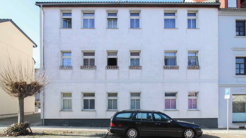 Mehrfamilienhaus zum Kauf 198.000 € 12 Zimmer 300,1 m² 360,1 m² Grundstück Staßfurt 39418