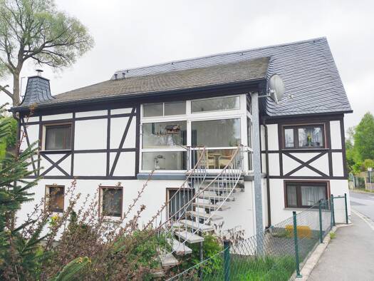 Herrenhaus zum Kauf 280.000 € 20 Zimmer 208,5 m² 10.595 m² Grundstück Frankenthal 01909