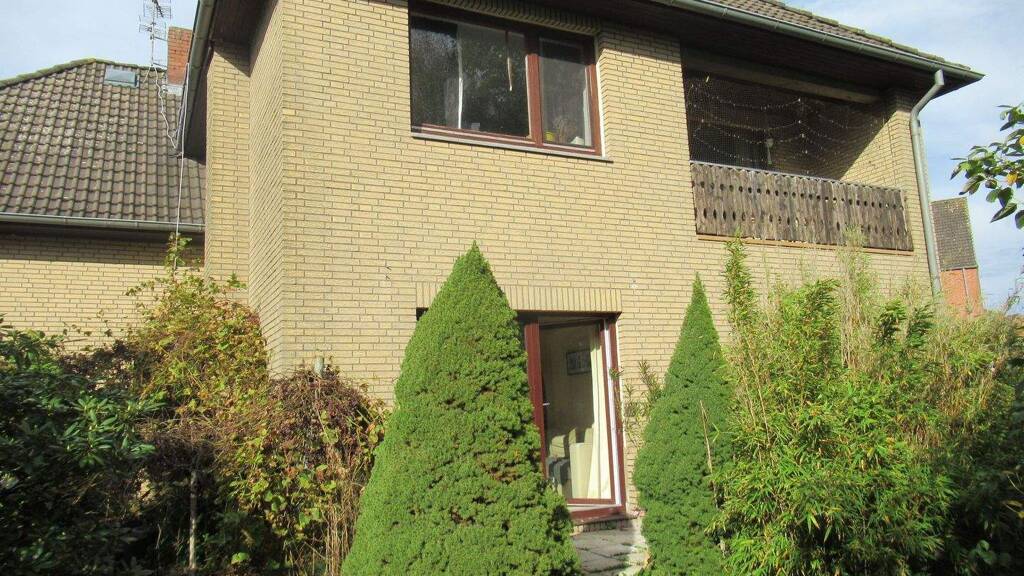 Immobilie in Weyhe - Anleger/Selbstnutzer! Weyhe Dreye solides 2 Fam. Haus inkl. 2 Grundstücke - Bild 0