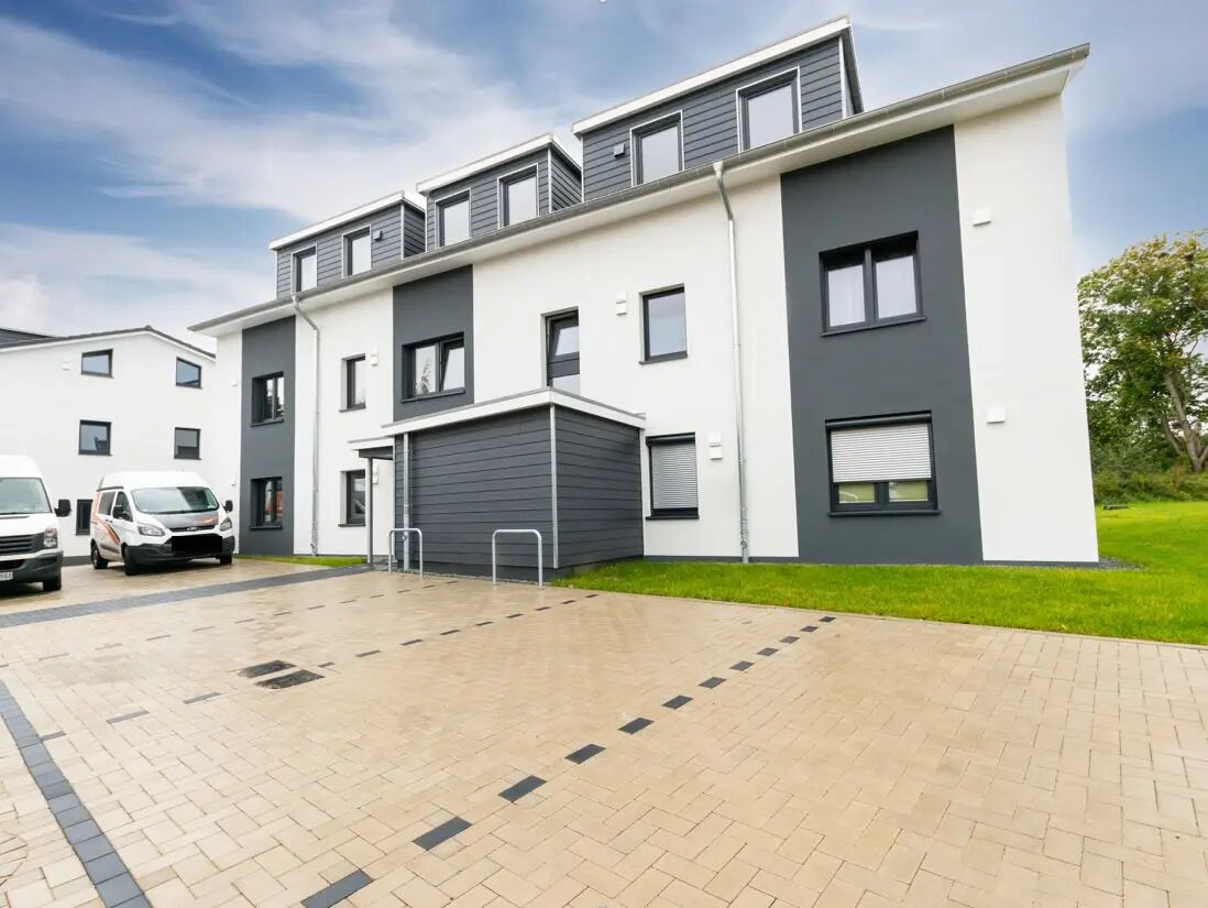 Wohnung zur Miete 970 € 2 Zimmer 74 m²<br/>Wohnfläche 1.<br/>Geschoss 01.02.2025<br/>Verfügbarkeit Neuheikendorf Heikendorf 24226