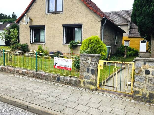 Einfamilienhaus zum Kauf 140.000 € 5 Zimmer 93 m² 523 m² Grundstück Bergen Bergen auf Rügen 1968