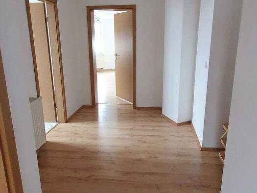 Wohnung zur Miete 375 € 3 Zimmer 80 m² Geschoss 2/2 frei ab 01.05.2026 Bahnhofstraße 13 Ellefeld 08236