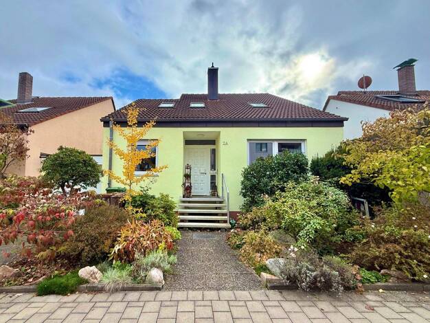 Haus zum Kauf 680.000 € 5 Zimmer 393 m² Grundstück frei ab 01.01.2026 Zirndorf 90513