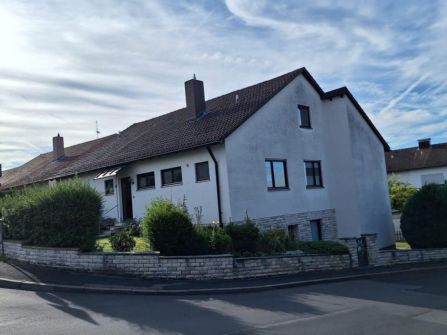 Einfamilienhaus zum Kauf provisionsfrei 860.000 € 11 Zimmer 254 m²<br/>Wohnfläche 672 m²<br/>Grundstück Höchberg 97204