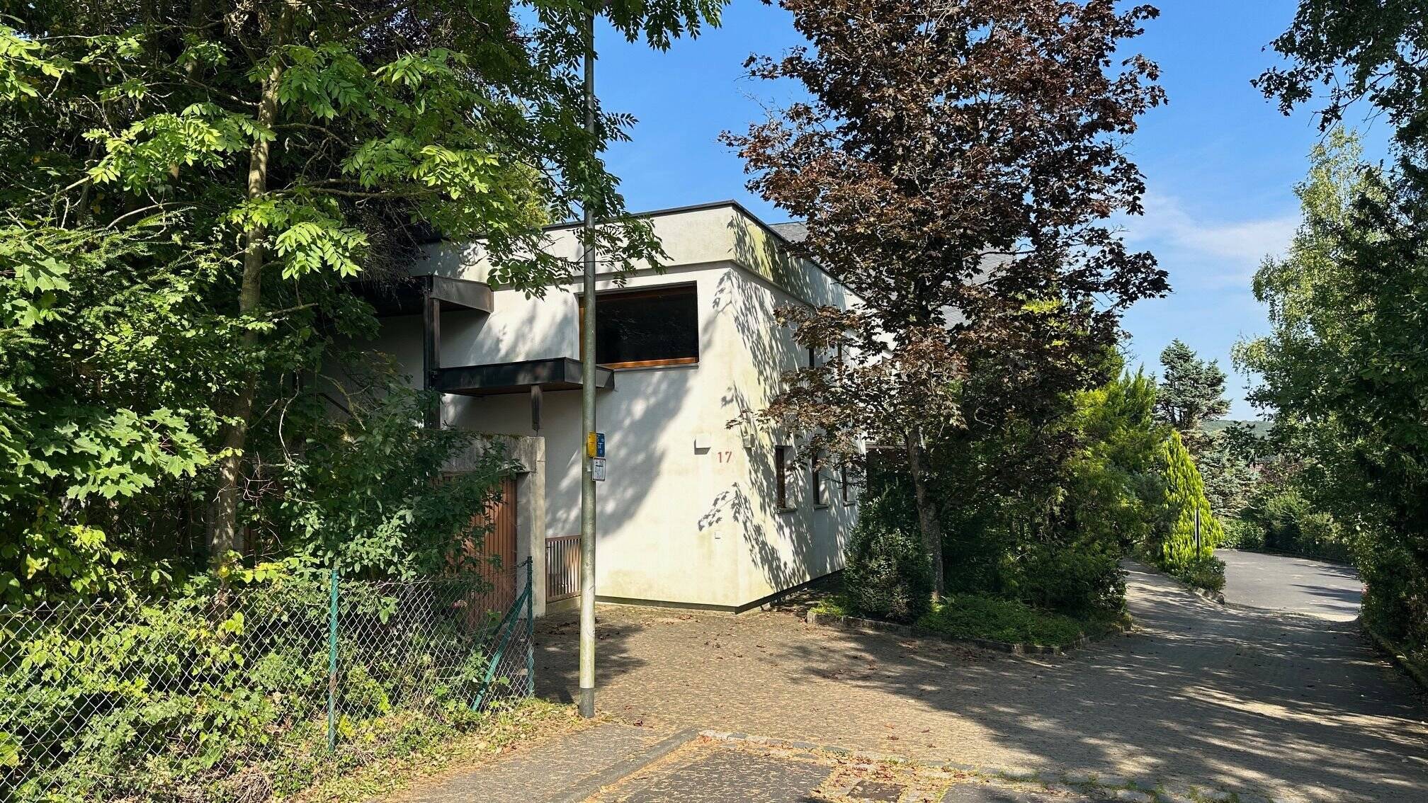 Einfamilienhaus zum Kauf provisionsfrei 201 m²<br/>Wohnfläche 723 m²<br/>Grundstück ab sofort<br/>Verfügbarkeit Konrad-Kamm-Straße 17 Dittelbrunn Dittelbrunn 97456