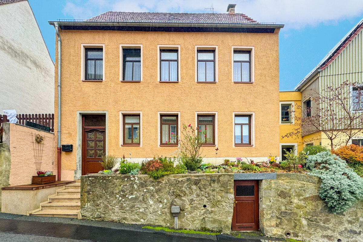 Mehrfamilienhaus zum Kauf 295.000 € 6 Zimmer 129,6 m²<br/>Wohnfläche 210 m²<br/>Grundstück Radeberg Radeberg 01454